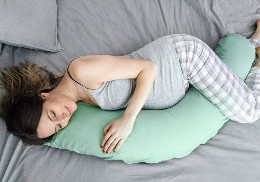 travesseiro-para-gestante 5 Dicas para Dormir Melhor na Gravidez 2025